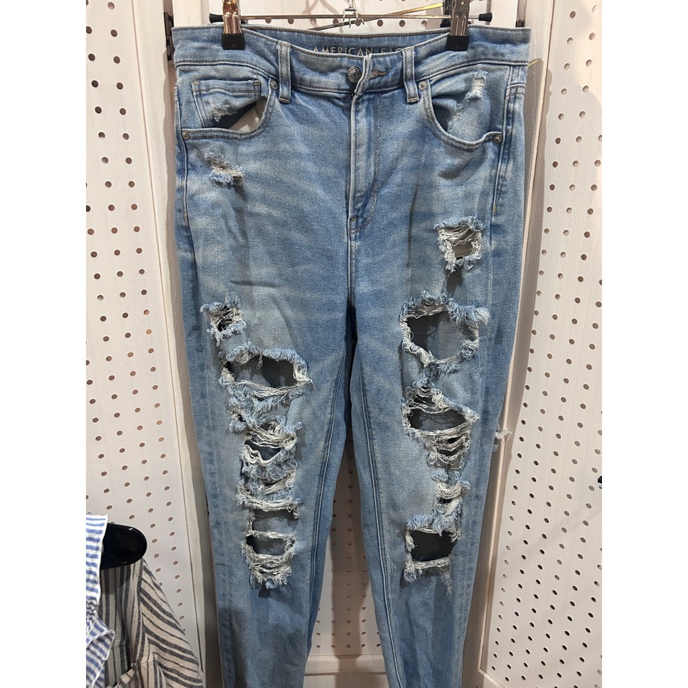 American Eagle Outfitters Women's Size 8 Distressed Light Wash Denim Jeans‎